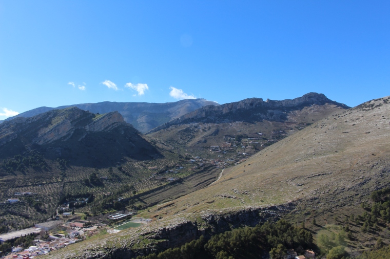 Blick auf die Berge Jabalcuz, Cerro de la Meia und Cerro El Neveral (oder so ähnlich..)